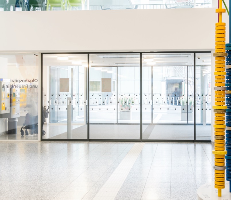 In public areas and entrances, sliding and automatic doors and windows can help to provide a constant supply of fresh air and aid infection prevention and control by reducing the number of touchpoints