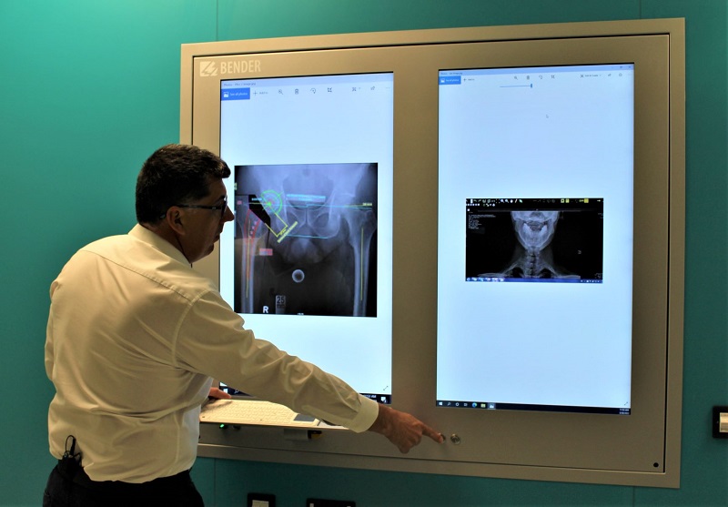 Bender’s glass CP9 touchscreen theatre control panels provide control and monitoring of the operating room equipment