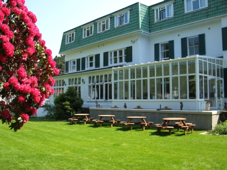 Cancer \'hotel\' provides an exemplar for care delivery