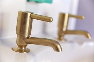 Copper makes its mark on hospital washrooms