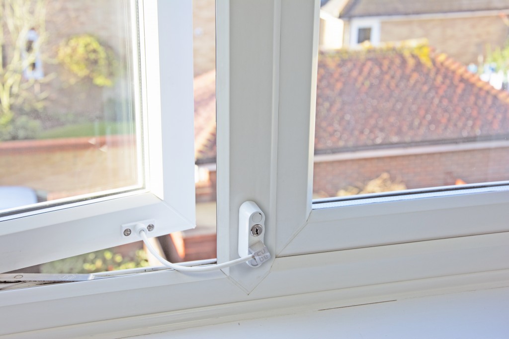 Estates managers 'ignoring' warnings over window restrictor failings
