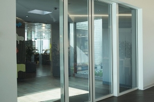 Fire-resistant steel sliding door from Schueco Jansen