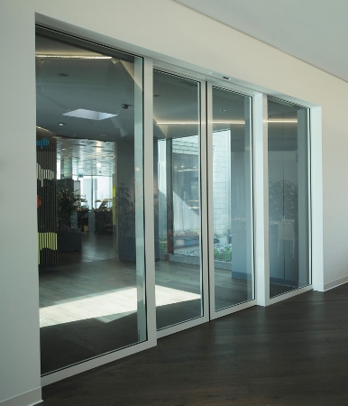 Fire-resistant steel sliding door from Schueco Jansen