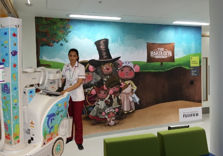 Fujifilm donates wall graphic to Alder Hey radiology unit