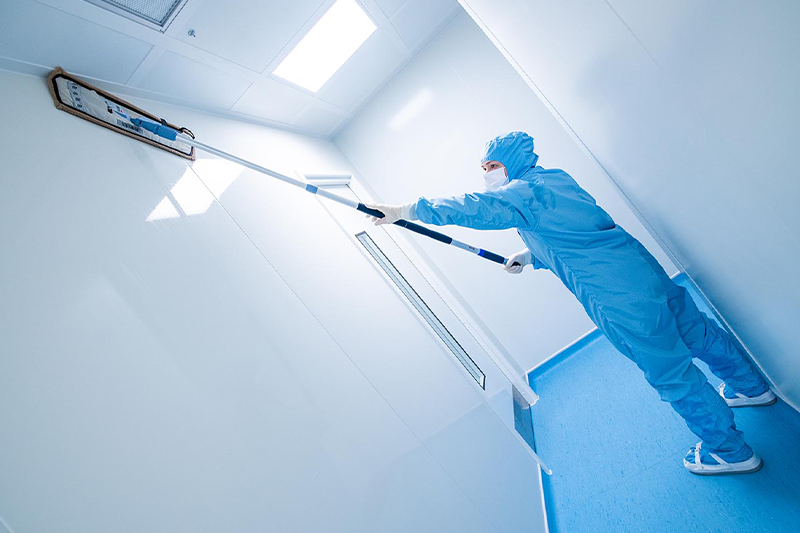 Give your cleanroom the TLC it needs with Guardtech’s first-class decontamination programmes and elite furniture fit-outs