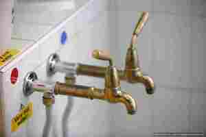 Hospitals slammed for shunning bug-busting copper surfaces