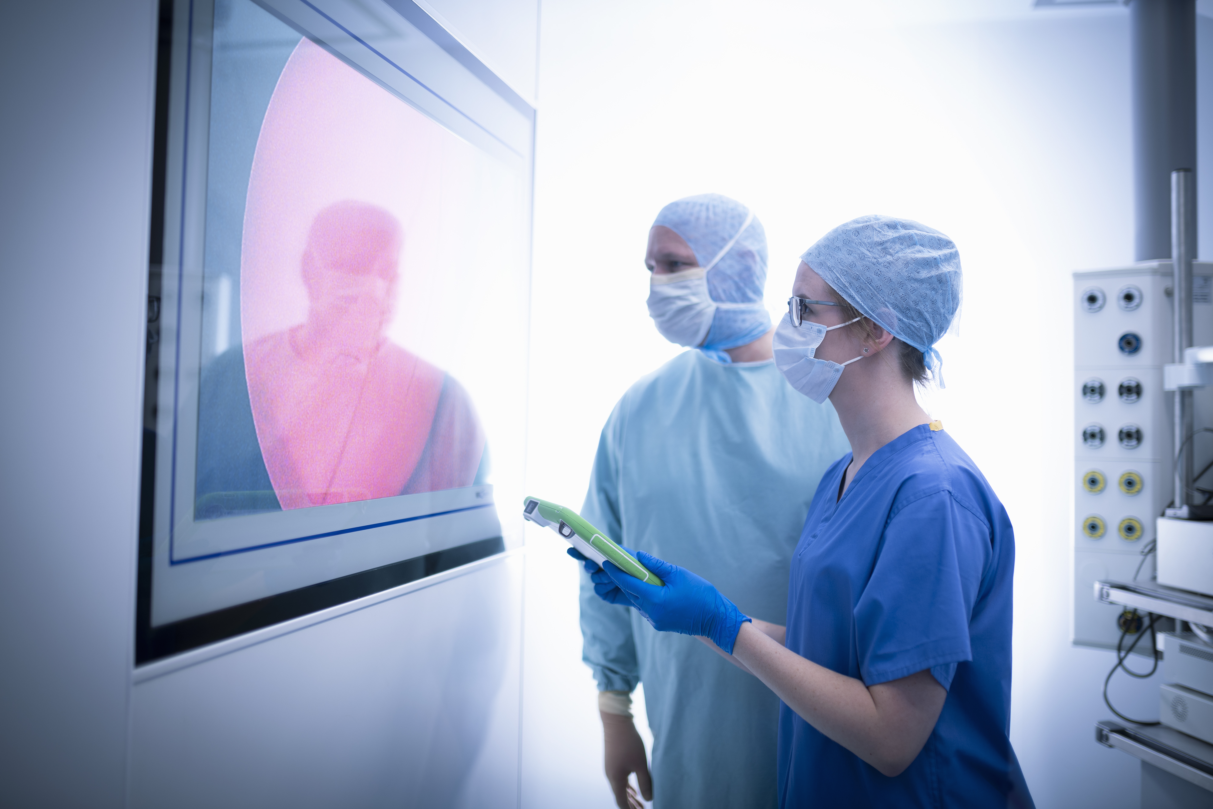 Innovating Inside the OR: SMART Theatres for a Net-Zero NHS