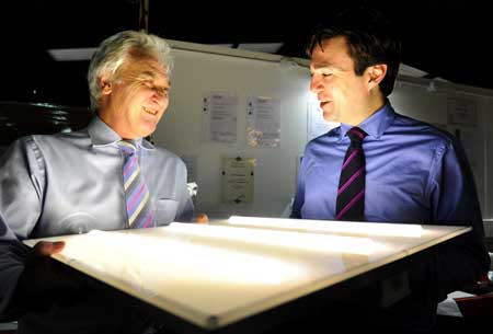 Lighting technology helps hospital bug battle
