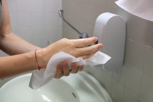 Multi-site hospital study demonstrates hand-drying method can affect risk of bacterial spread