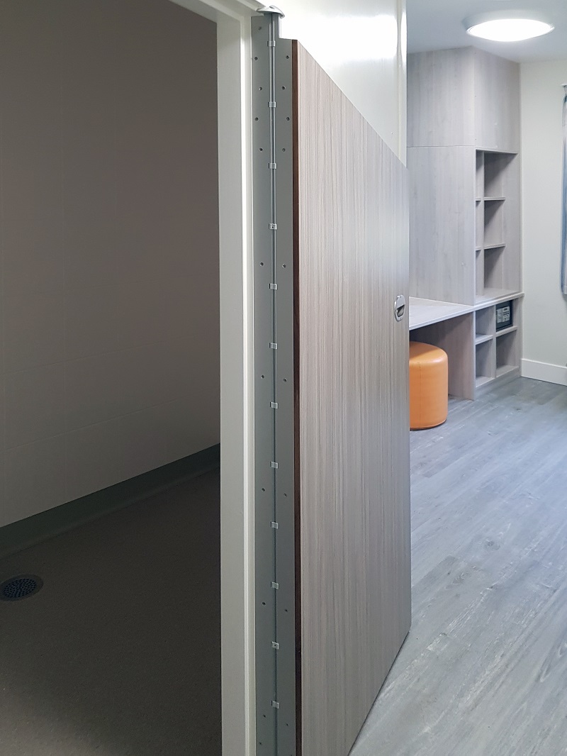 New hinge help mental health facilities reduce ligature risk