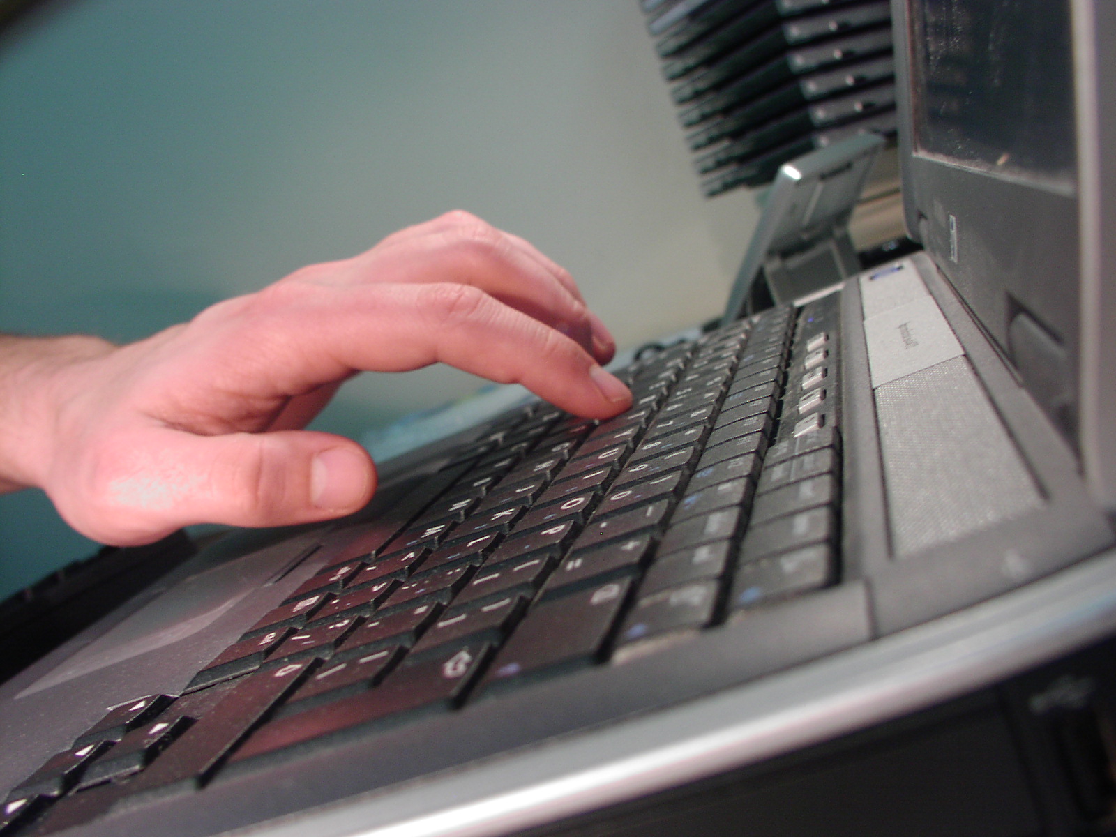 NHS laptop and mobile thefts rise by a third 