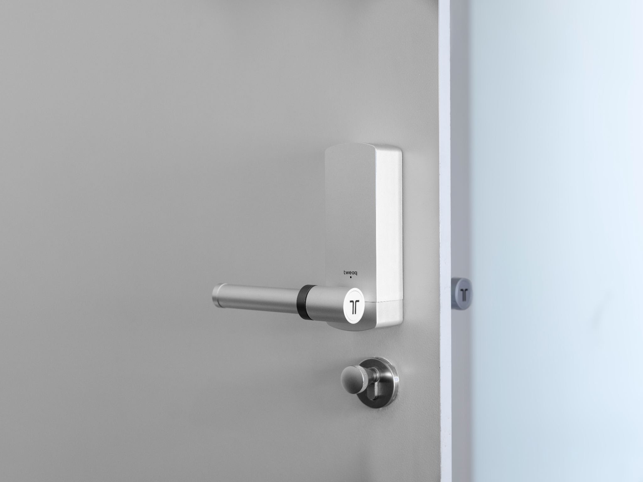 Smart self-disinfecting door handle helps with COVID-19 battle