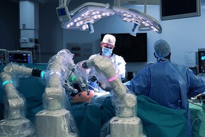 Surgical robot helps patients recover quicker