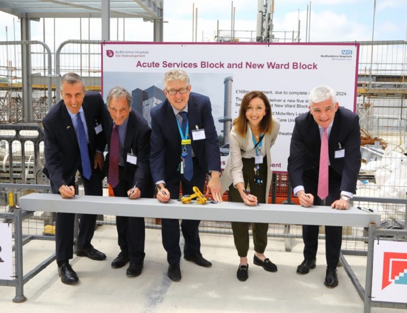 Topping-out ceremony held at Luton and Dunstable University Hospital