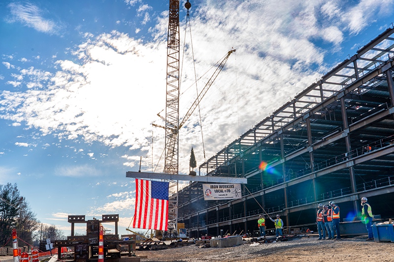 Turner and JV Partner Walsh Construction top out $900m hospital project
