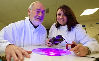 Violet HINS-light kills hospital bugs
